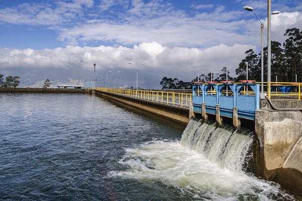 Quito enfrentaría racionamientos de agua si no llueve en diciembre: embalses en niveles críticos