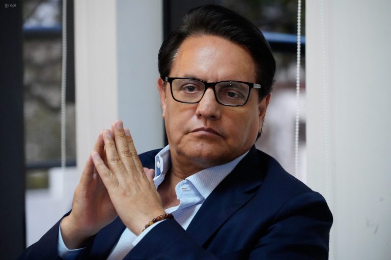 La polémica en torno a la autenticidad de los supuestos chats del excandidato presidencial Fernando Villavicencio ha crecido, generando dudas y especulaciones.