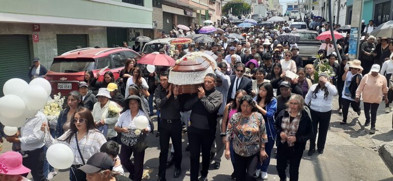 Una multitud acompañó en la misa y entierro del padre Fabián Enrique Arcos Sevilla, que el pasado domingo 3 de noviembre fue encontrado sin vida, en Salcedo.