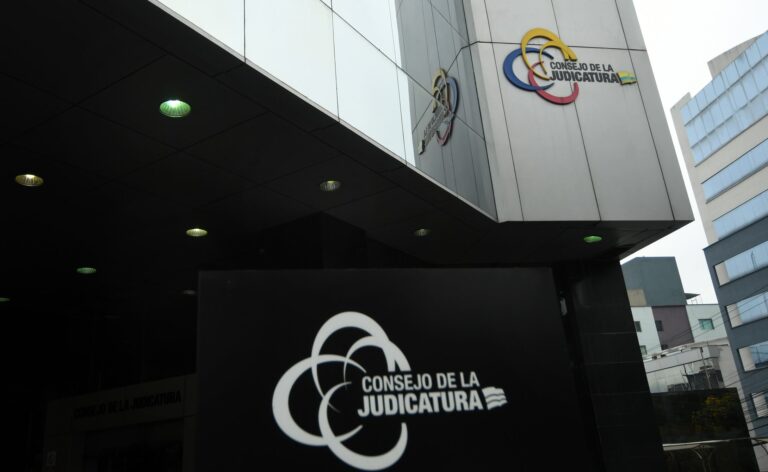 Ingreso al edificio del Consejo de la Judicatura, en el norte de Quito.