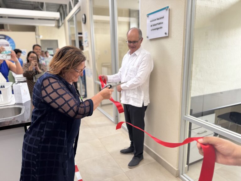 La USFQ y el INSPI inauguraron una oficina en el Galapagos Science Center para impulsar investigaciones en salud pública, biodiversidad y conservación, con planes de expansión continental.
