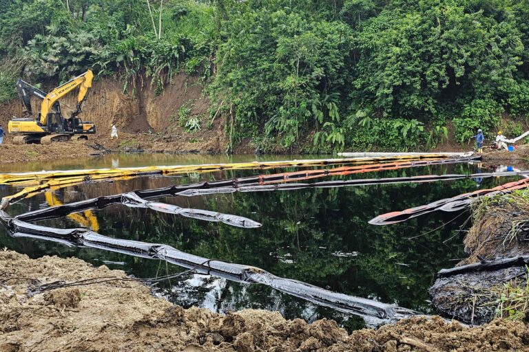 Asamblea investigará el derrame de petróleo en Esmeraldas