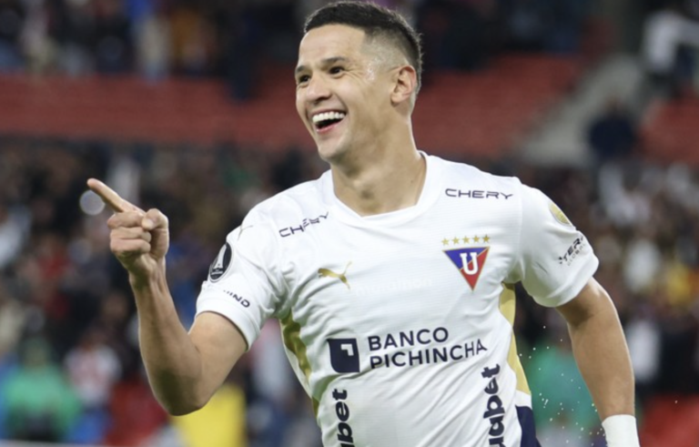 Alex Arce marcó un doblete en la Libertadores