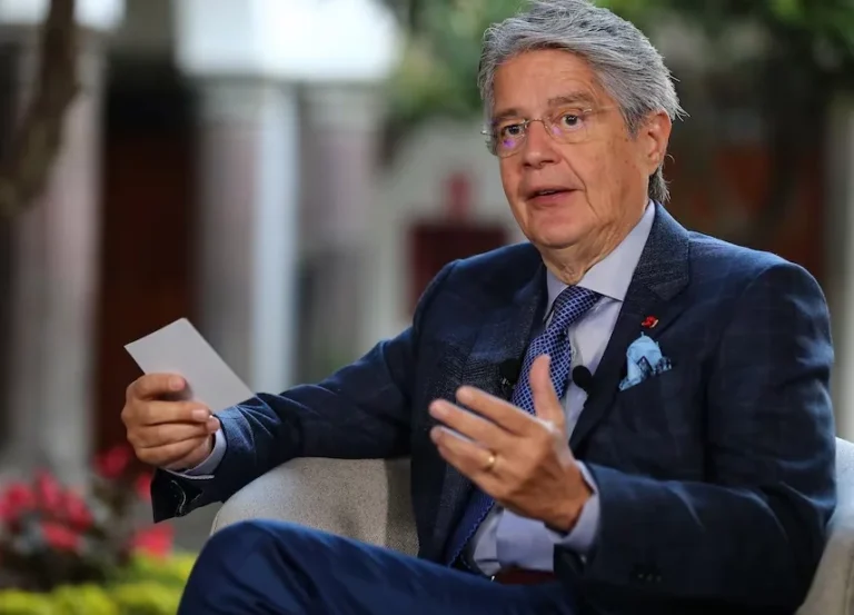 Guillermo-Lasso-expresidente-de-Ecuador-anuncio-un-programa-de-becas-dirigido-a-jovenes-ecuatorianos-de-entre-25-y-35-anos-de-edad