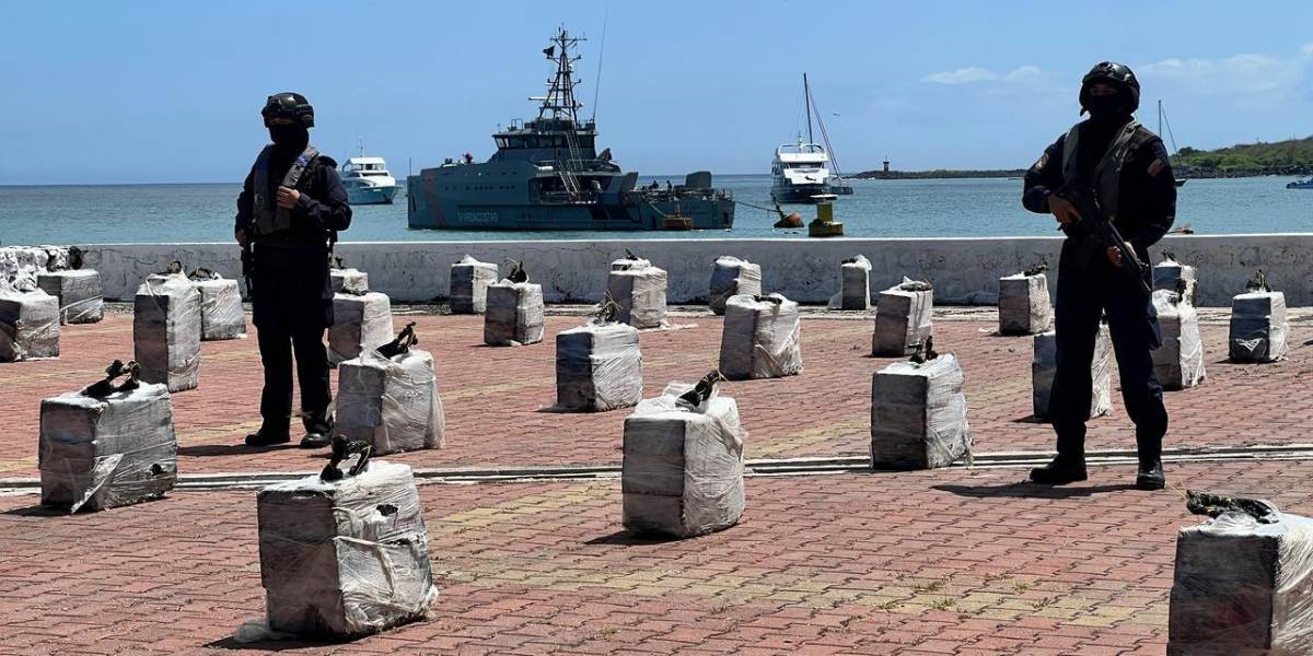 Detienen a 22 personas en Galápagos con casi 3 toneladas de droga