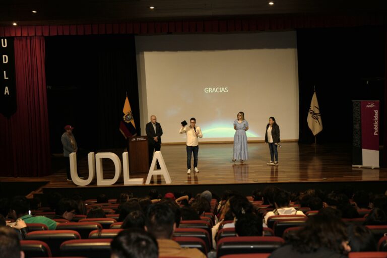 HONOR conecta a estudiantes con el futuro de la tecnología e impulsa el talento universitario en Quito