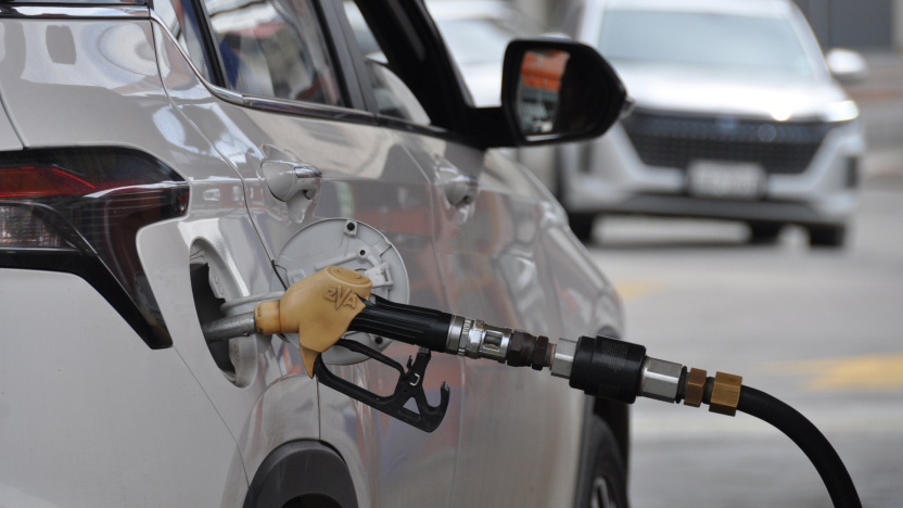 Gobierno cambia fórmula de cálculo: precio de la gasolina extra se ajustará al costo internacional