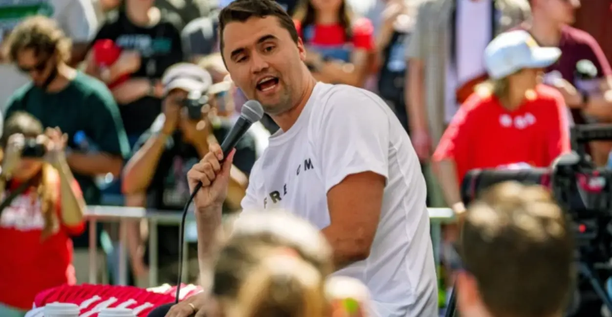 Asesinan en Utah a Charlie Kirk, comentarista conservador y aliado de Trump