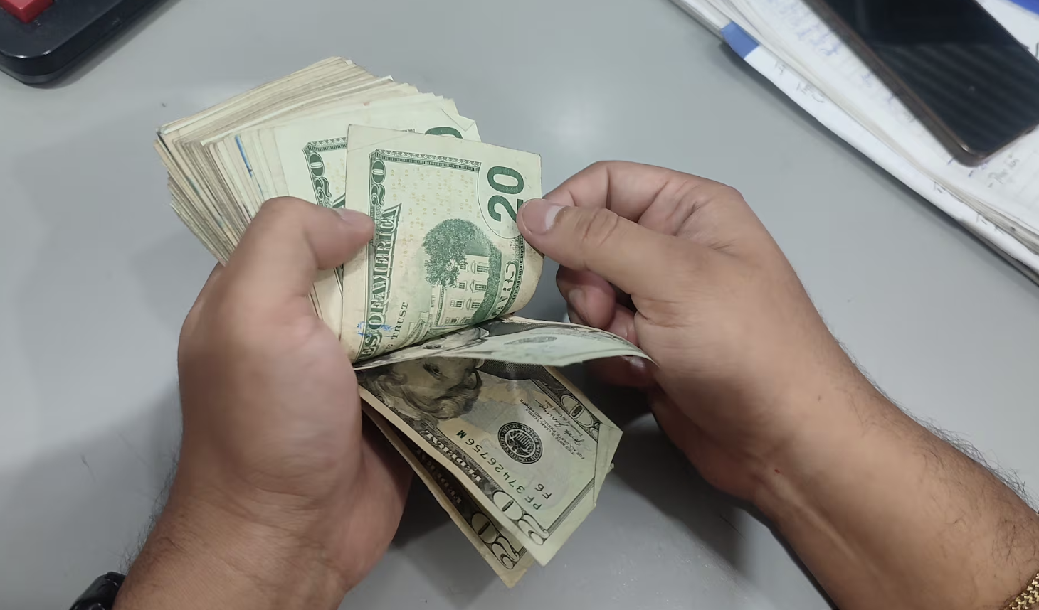 Salario básico del 2026 subirá $12 tras acuerdo tripartito: pasará de $470 a $482