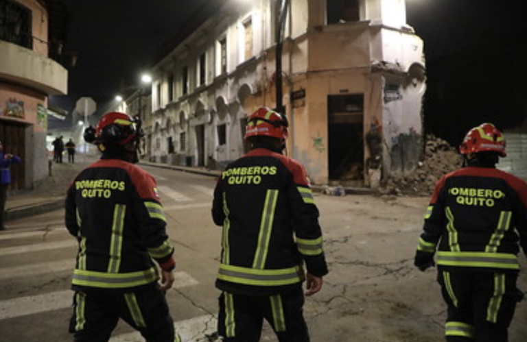 Colapso de vivienda patrimonial en La Tola