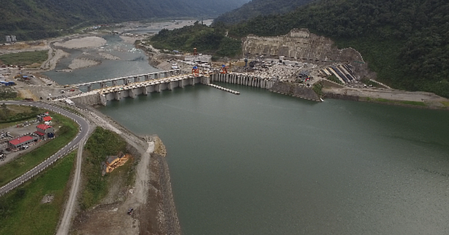 Colombia suspende ventas privadas de electricidad a Ecuador tras la tasa del 30 % impuesta por Noboa