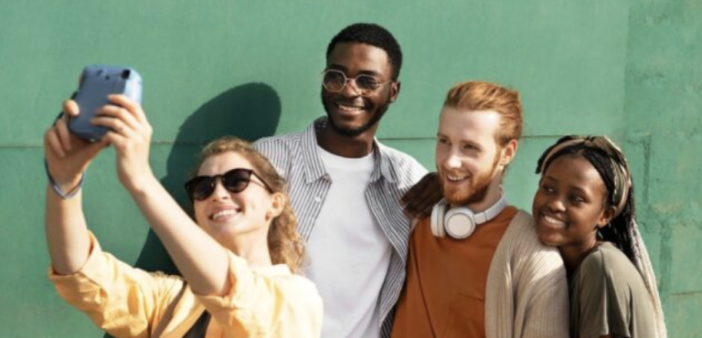 Del clic al abandono: cómo pagan y qué esperan la Gen Z y los Millennials en Ecuador