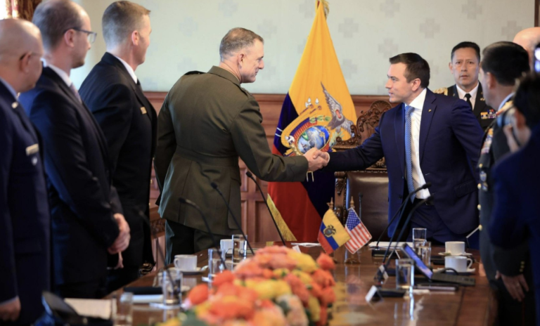 Aviones militares de EE.UU. llegan a Manta: Ecuador anuncia operaciones conjuntas contra el narcoterrorismo desde el 15 de marzo