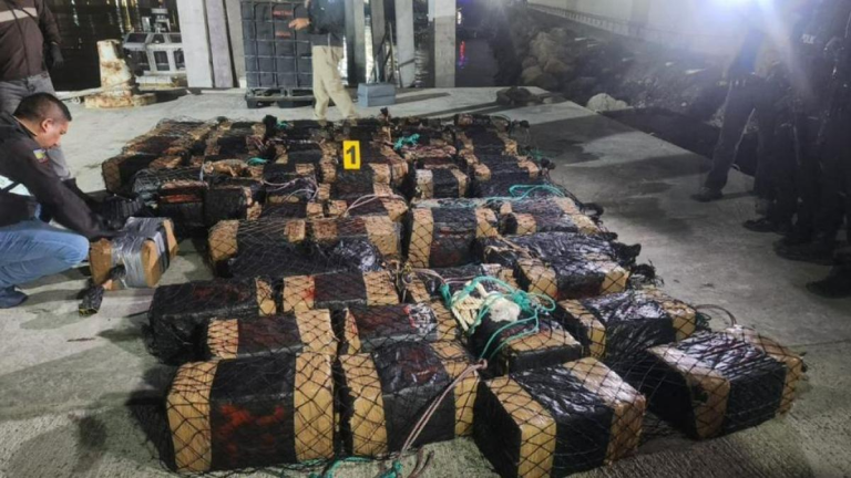 1,6 toneladas de droga incautada en altamar por Fuerzas Armadas y Armada ecuatoriana