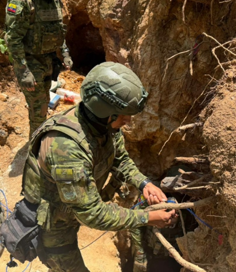 Militar en Operación de minería ilegal en Loja