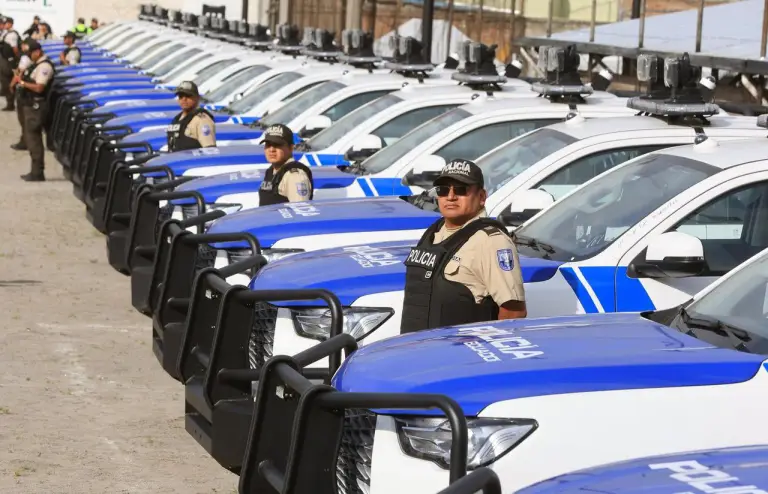190 patrulleros y 10.000 equipos de comunicación para la Policía Nacional