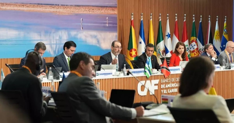CAF aprueba USD 450 millones para Ecuador