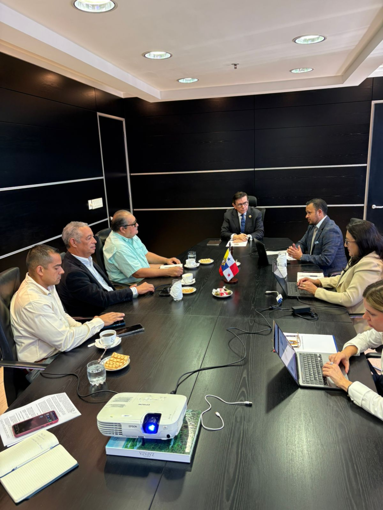 acuerdo clave con Panamá para asegurar el tránsito del banano hacia mercados internacionales