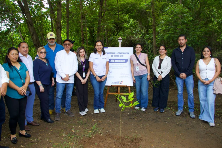 Cerro Azul es declarado Bosque Protector: 820 hectáreas de bosque seco tropical quedan bajo protección en Guayaquil