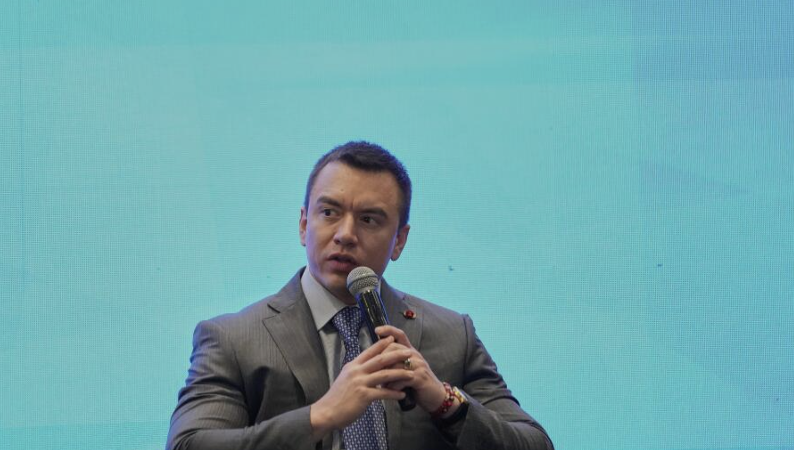 Daniel Noboa suspende la jornada laboral del jueves 30 de abril en Ecuador