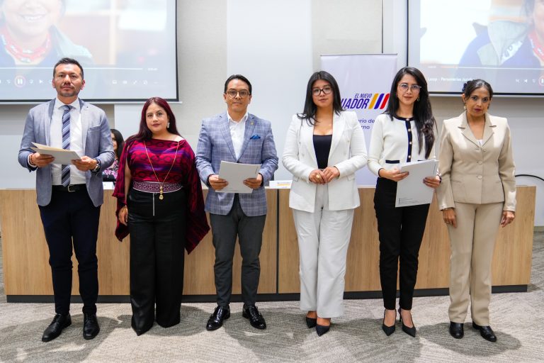 Certificados de personerías jurídicas у registro de directivas a organizaciones sociales de mujeres de Pichincha