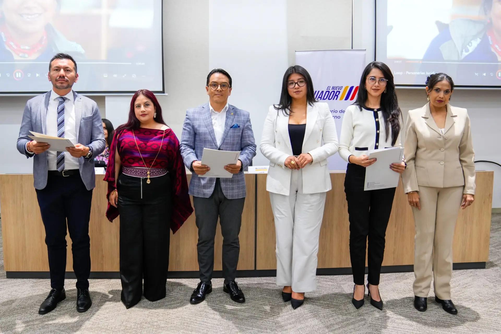 Certificados de personerías jurídicas у registro de directivas a organizaciones sociales de mujeres de Pichincha