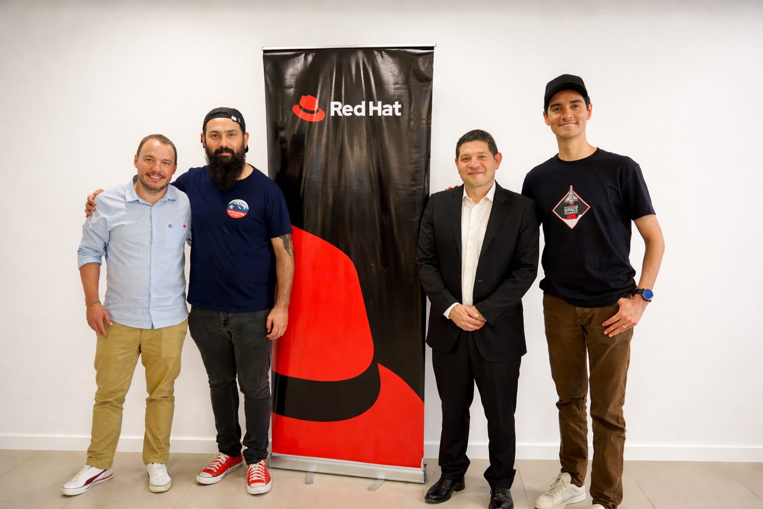 Red Hat impulsa la adopción de inteligencia artificial en entornos híbridos, Edge y desconectados