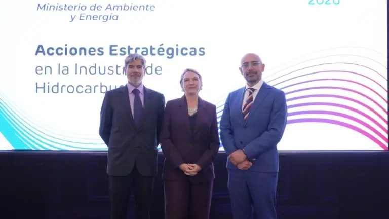 Empresas petroleras presentan planes de inversión y estrategia 2026 en sector hidrocarburífero.