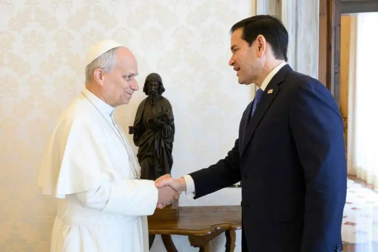 marco rubio se reúne con papa león xiv en medio de tensiones entre el vaticano y donald trump