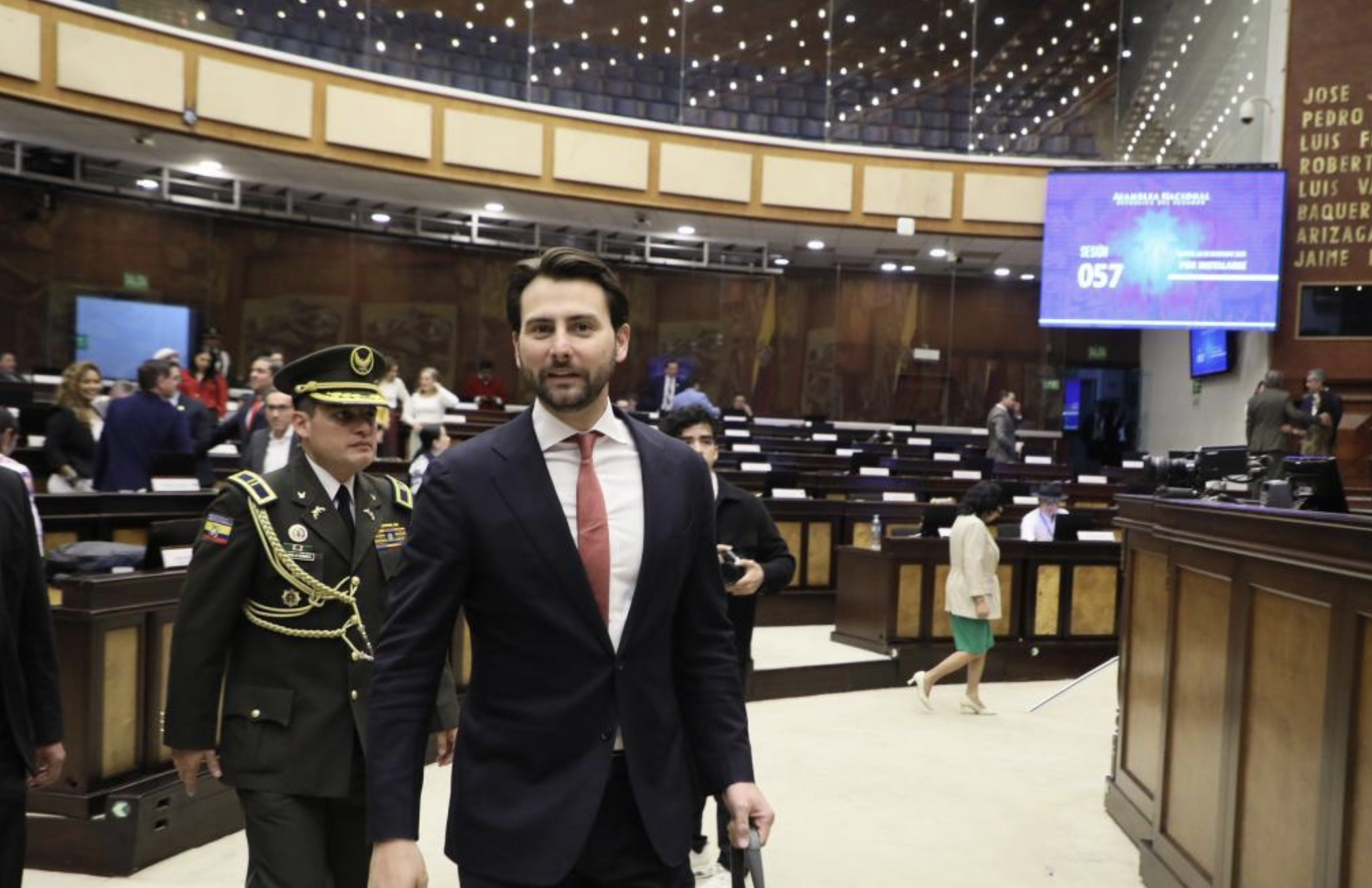 Niels Olsen renuncia a la Presidencia de la Asamblea y se perfila para las elecciones seccionales de 2026