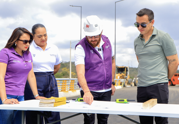 En una jornada enfocada en la reactivación vial de la provincia, el presidente de la República, Daniel Noboa, inspeccionó hoy de primera mano los trabajos de construcción del nuevo puente Quimís.