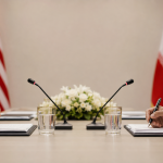Mesa de negociación entre Estados Unidos e Irán
