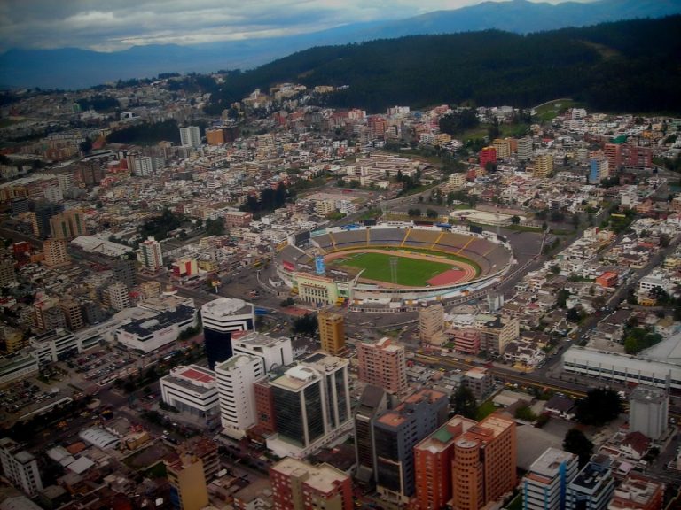 Vista panorámica del Estadio Olímpico Atahualpa en Quito