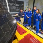 Cápsula Orion después del amerizaje de la misión Artemis II