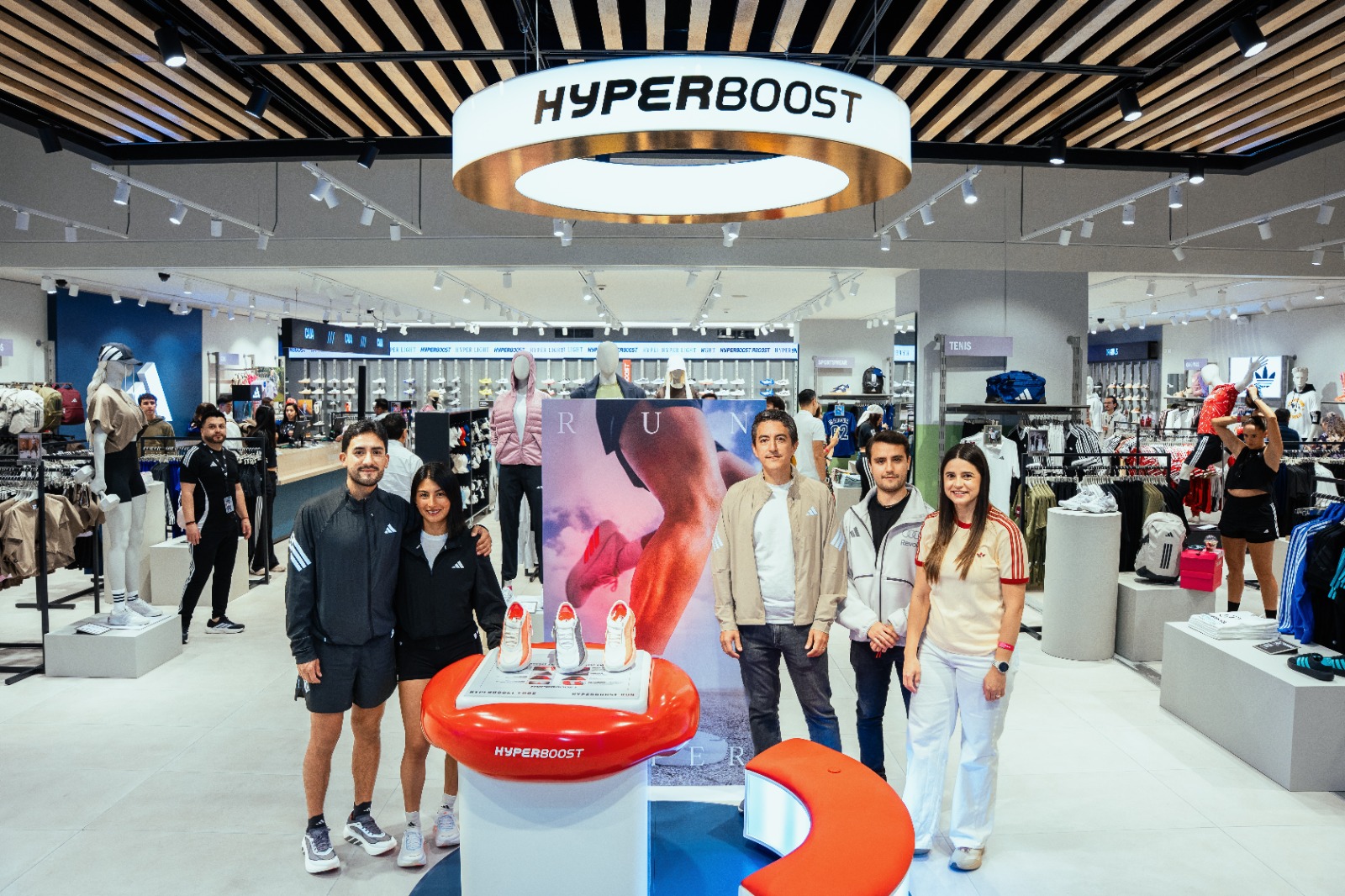 adidas renueva su apuesta por la experiencia deportiva en Ecuador