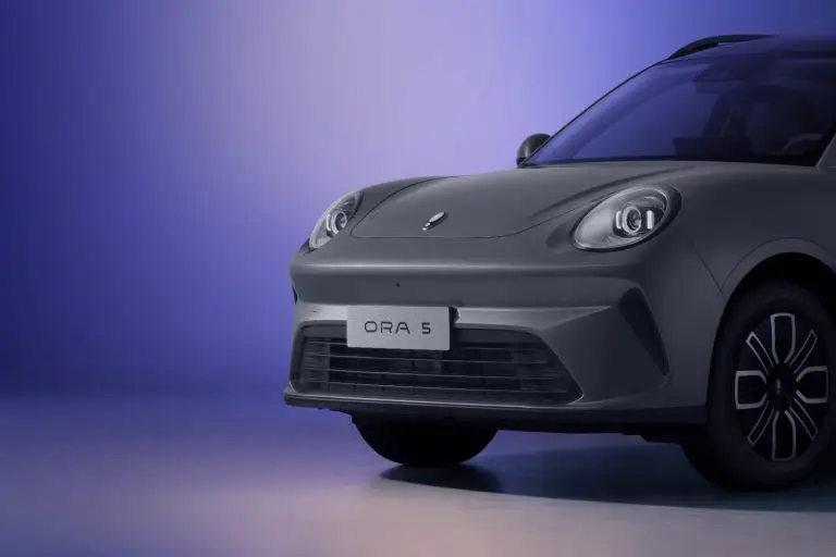 GWM ORA 5 eléctrico en color gris