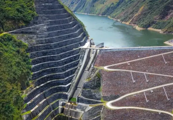 Vista del embalse de Mazar, parte del complejo hidroeléctrico Paute Integral.