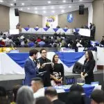 Autoridades y participantes durante el sorteo del CNE para ubicar candidaturas al CPCCS en las papeletas.