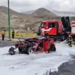 Bomberos y ambulancia atienden el accidente del 13 de octubre en el puente de Guayllabamba