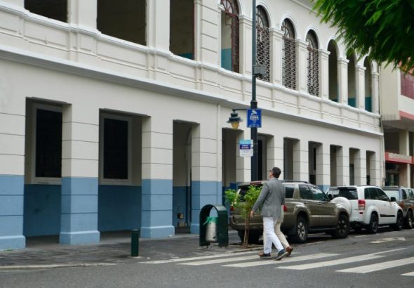 Fachada del excolegio Ana Paredes de Alfaro en Guayaquil